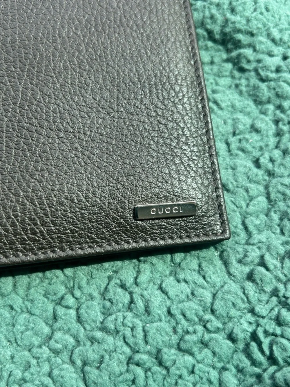 NWT Authentic Gucci Pebbled Calf Leather Bifold Passport Wallet Dark Brown